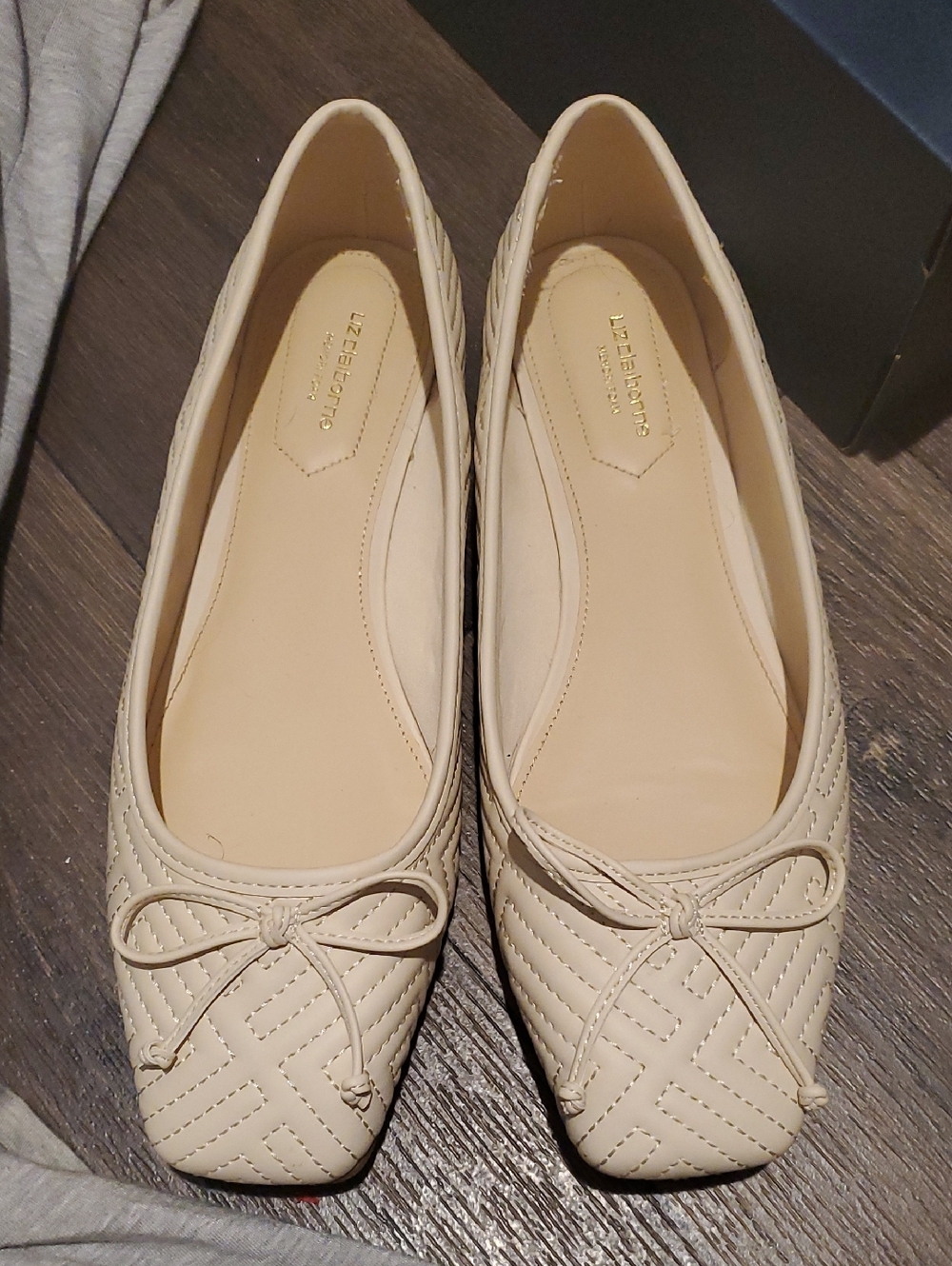 Liz Claiborne Quilted Cream Bow Ballet Flats